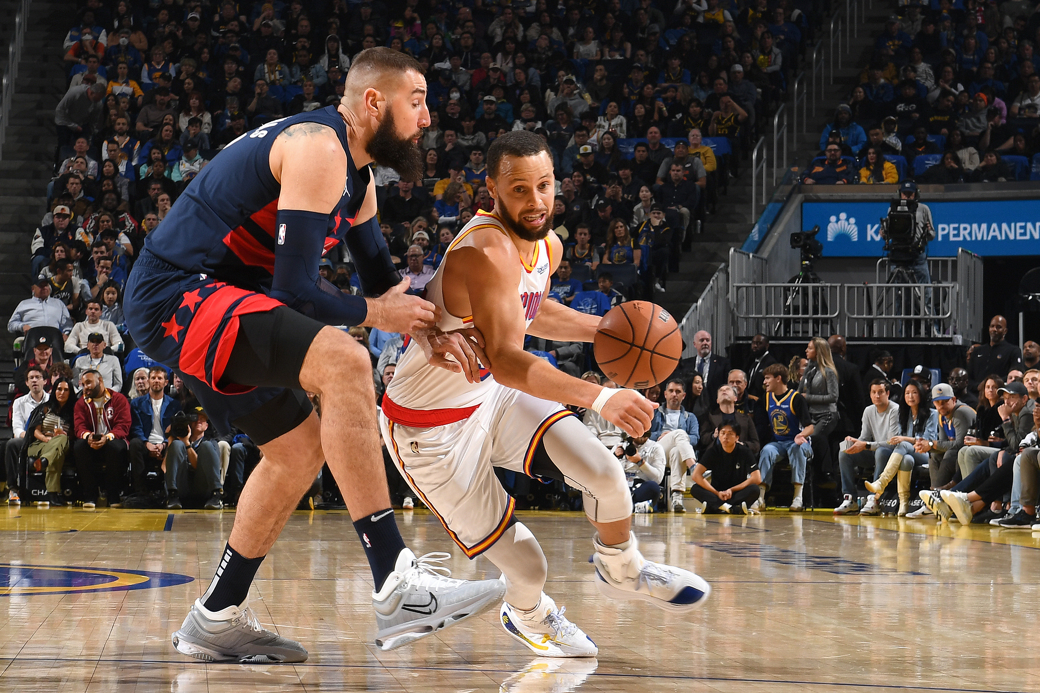 开云体育-包含库里焦点对战，Rookie与60激战热火分钟，领先优势明显胜负难料！的词条-开云体育