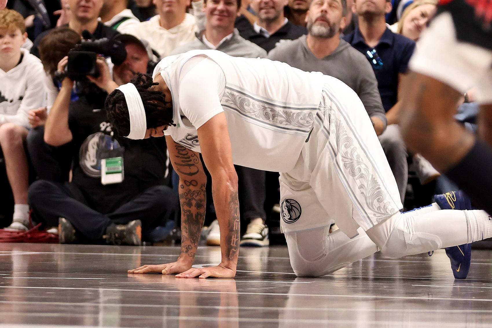 开云-浓眉哥重要时刻锐不可当,利物浦带队取胜!-开云