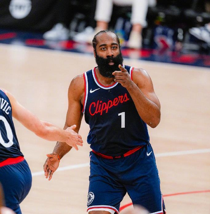 开云中国-哈登重返赛场，出色防守首场状态出色，掘金观众沸腾！-开云中国