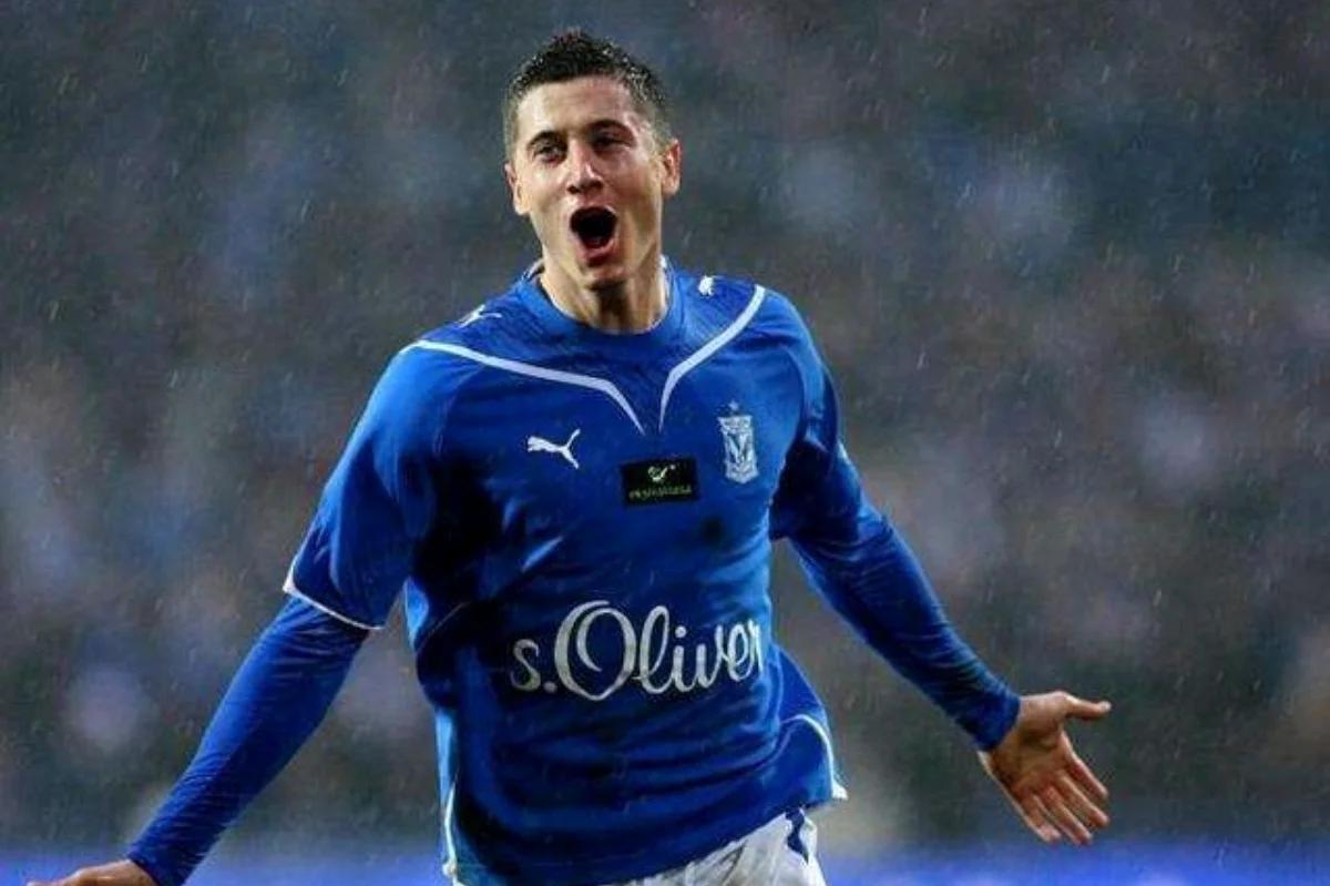 开云在线开户-莱万多夫斯基在中国队比赛中最后时刻胜出，爆冷引发热议！全场沸腾不已-开云在线开户